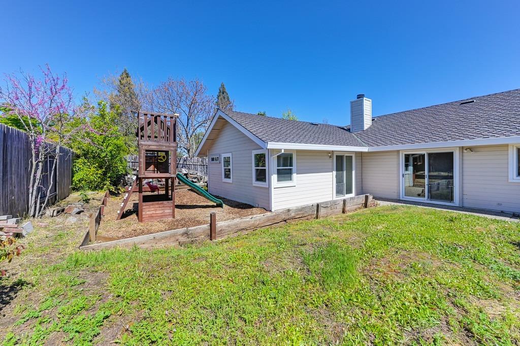 1518 E Colonial Parkway