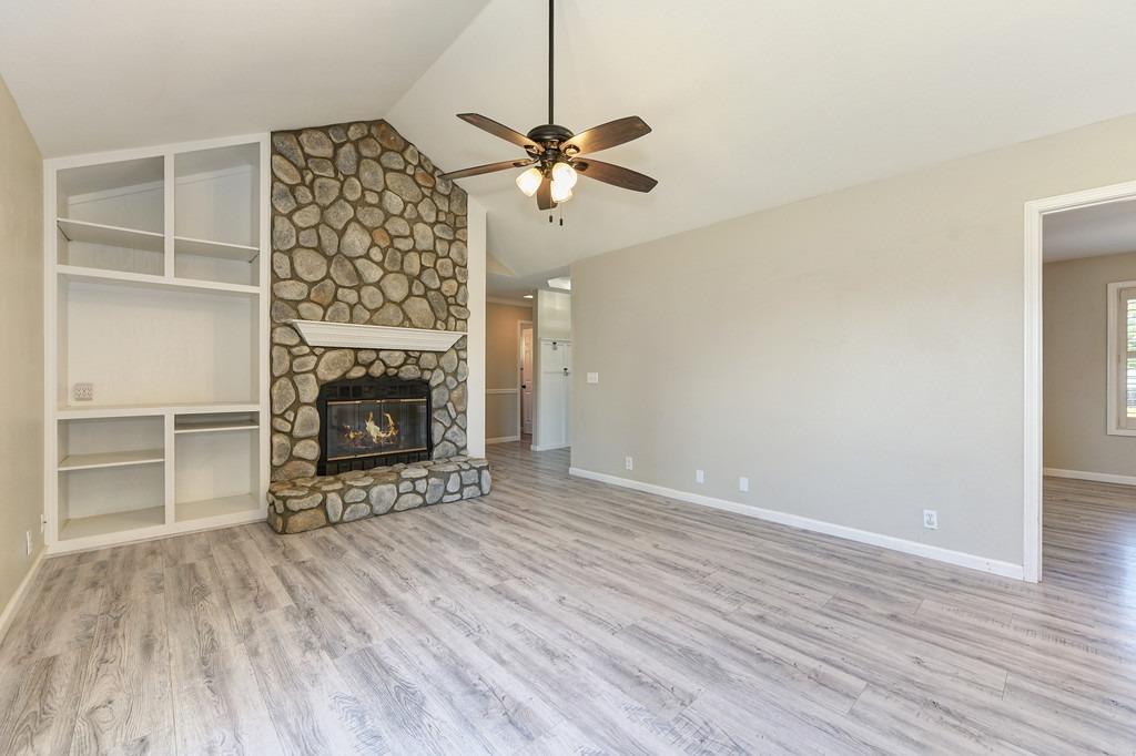 1518 E Colonial Parkway