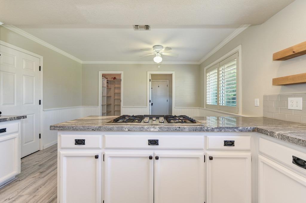 1518 E Colonial Parkway