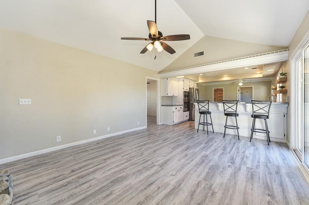 1518 E Colonial Parkway