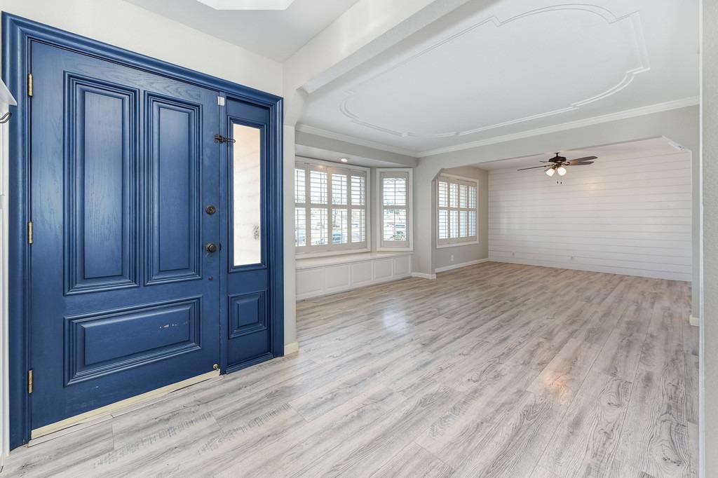 1518 E Colonial Parkway