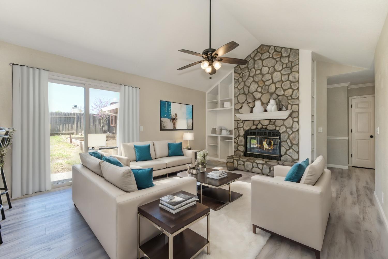 1518 E Colonial Parkway