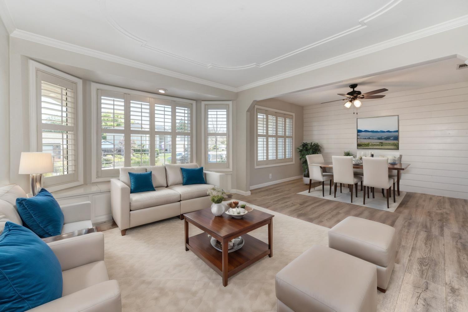 1518 E Colonial Parkway