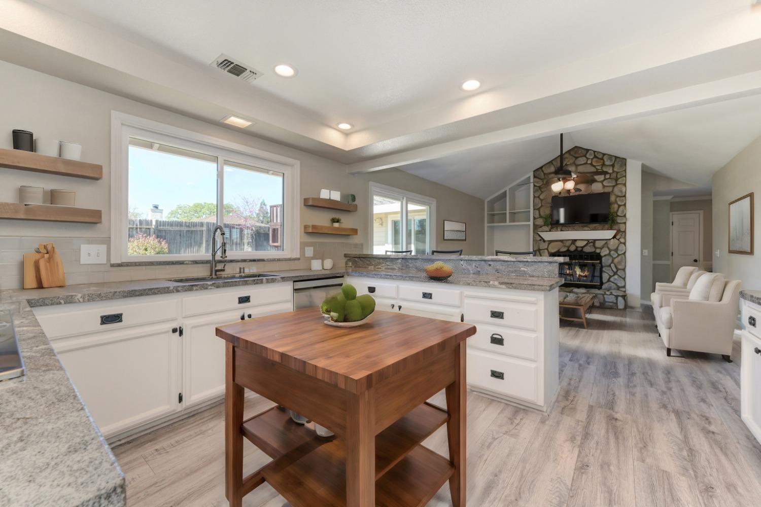 1518 E Colonial Parkway