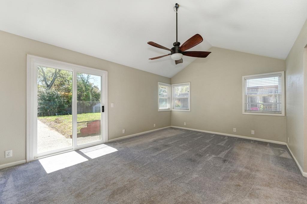1518 E Colonial Parkway