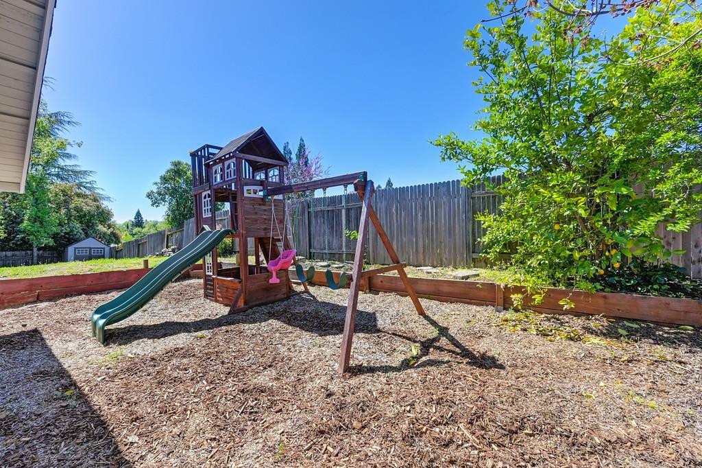 1518 E Colonial Parkway