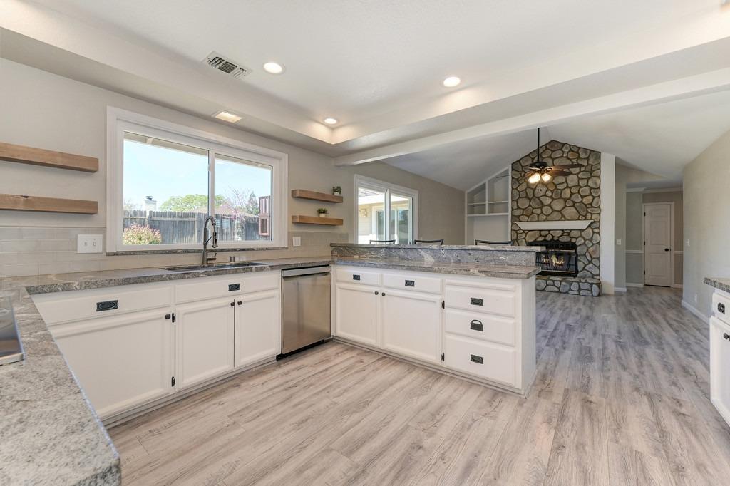 1518 E Colonial Parkway
