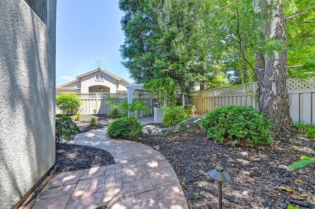 7533 Locomotive Lane