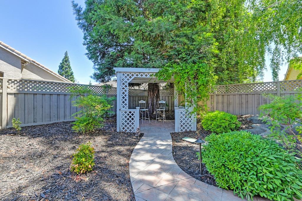 7533 Locomotive Lane