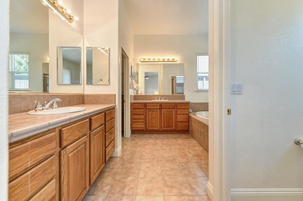 1556 Deer Hollow Way