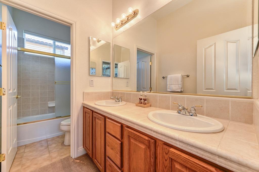 1556 Deer Hollow Way