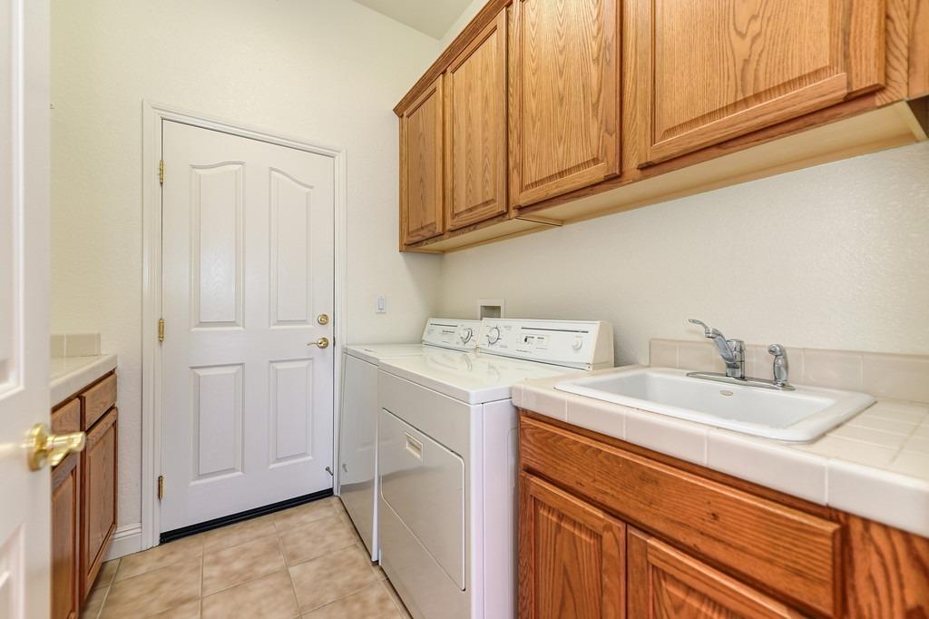 1556 Deer Hollow Way