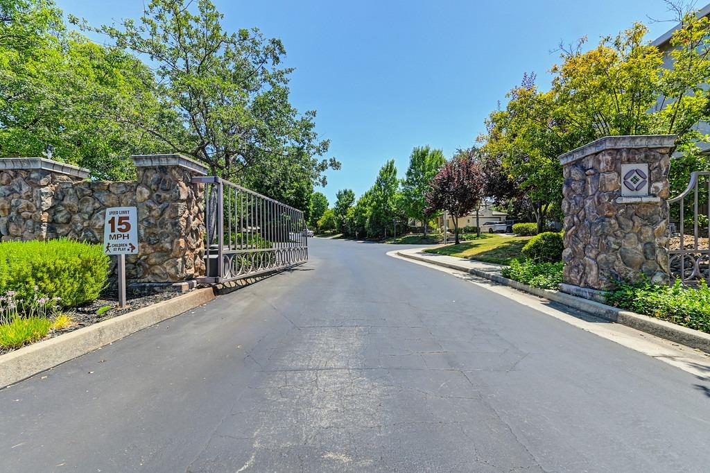 1556 Deer Hollow Way