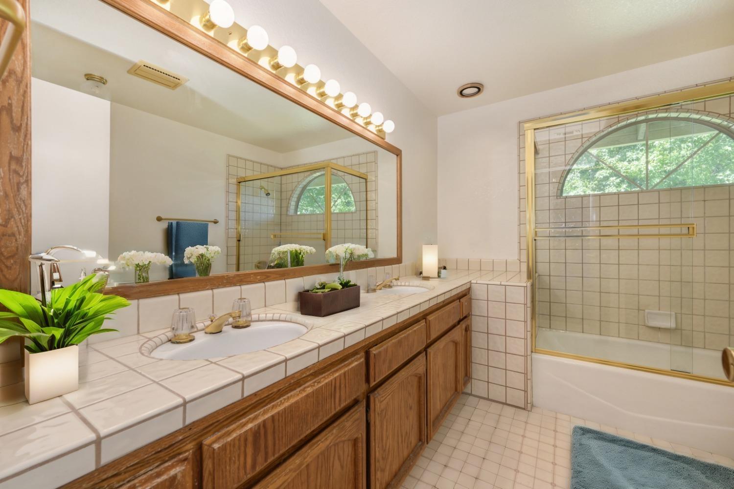 1321 Meadowvista Way