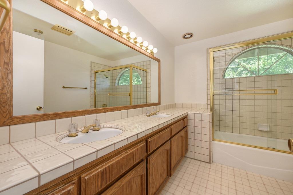 1321 Meadowvista Way