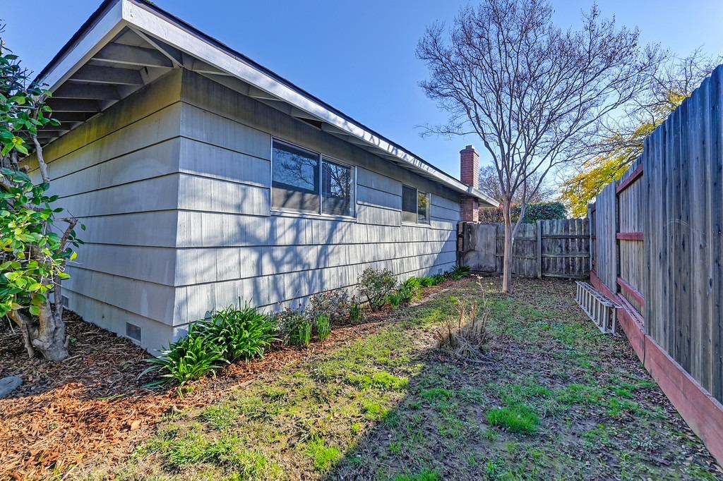 7551 Eastgate Avenue