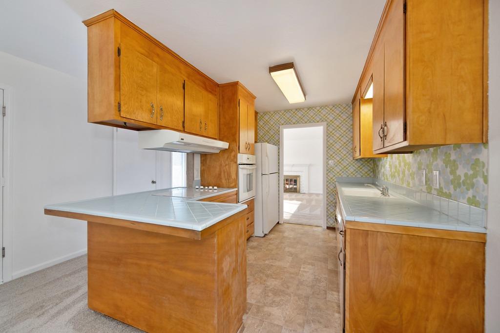 7551 Eastgate Avenue