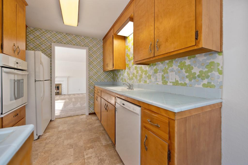 7551 Eastgate Avenue