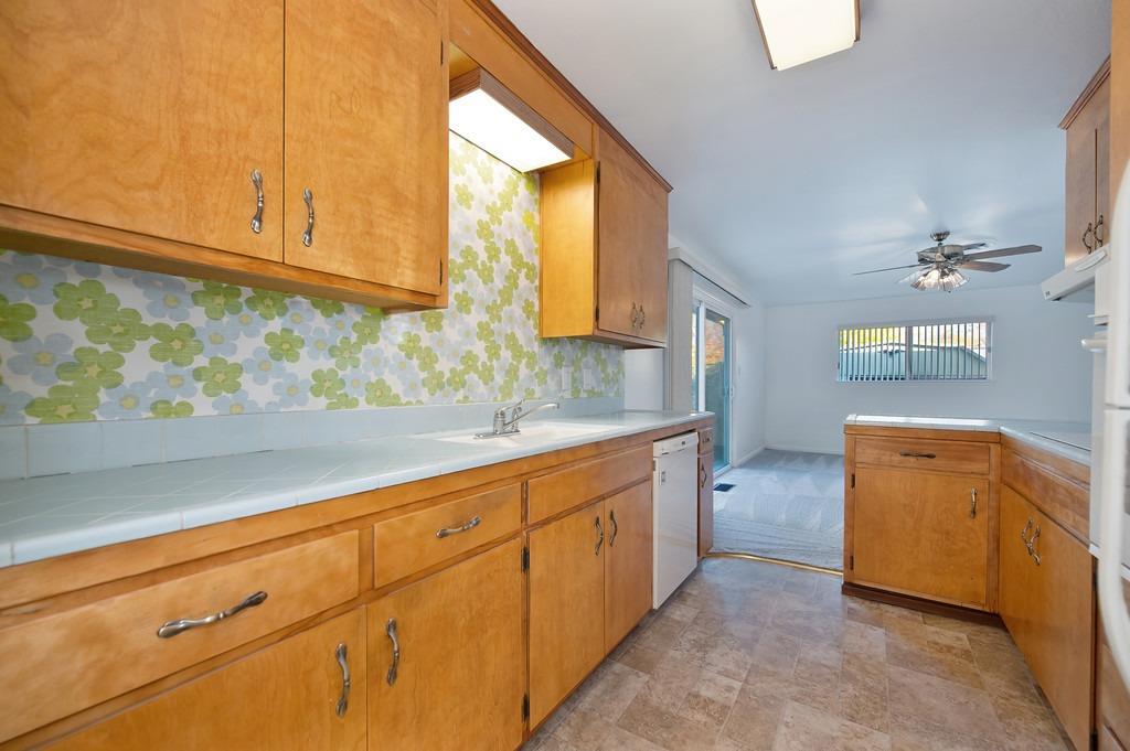 7551 Eastgate Avenue