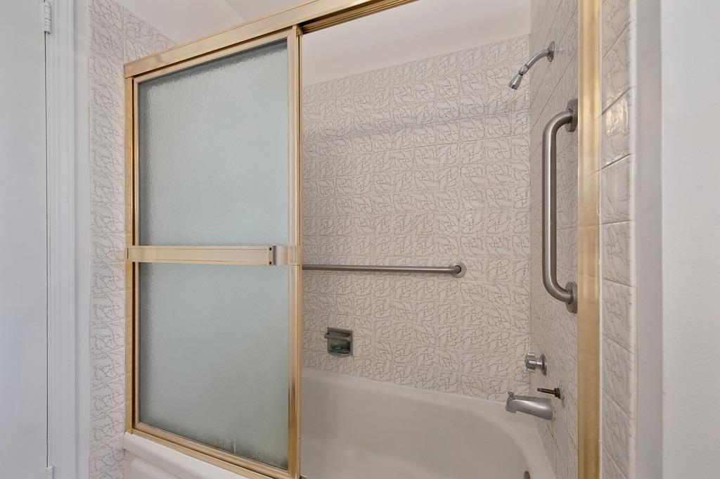 7551 Eastgate Avenue