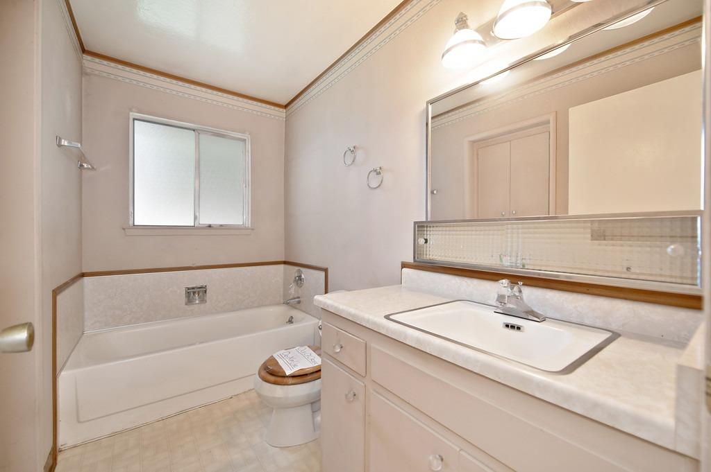 8461 Hidden Valley Circle