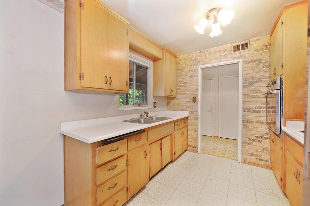 8461 Hidden Valley Circle