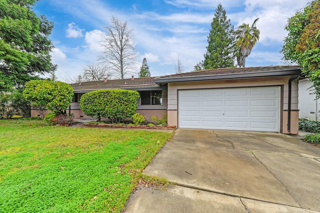 8461 Hidden Valley Circle