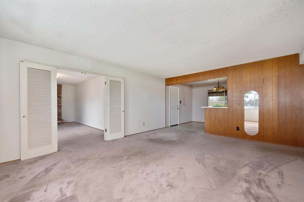 8461 Hidden Valley Circle