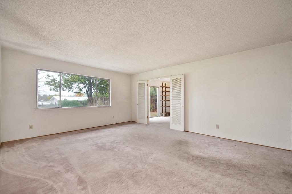 8461 Hidden Valley Circle