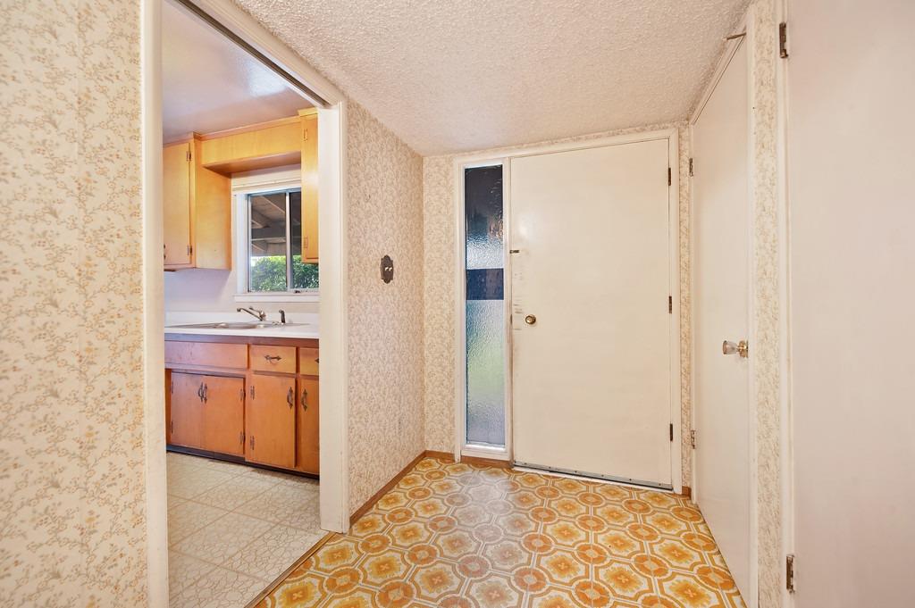 8461 Hidden Valley Circle