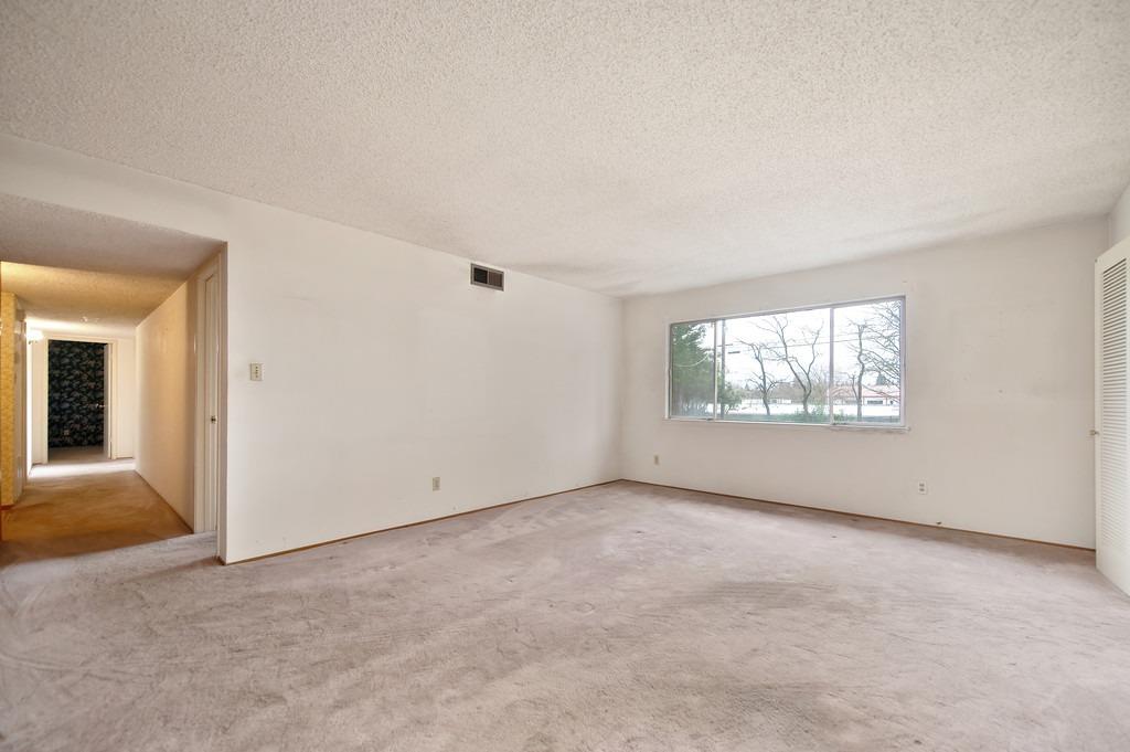 8461 Hidden Valley Circle