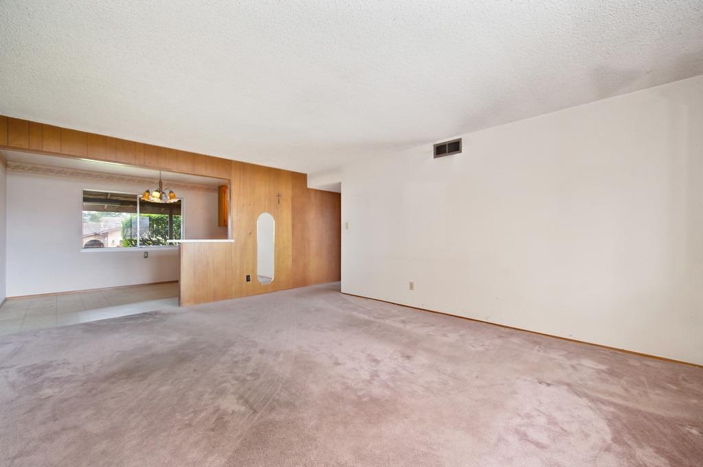 8461 Hidden Valley Circle