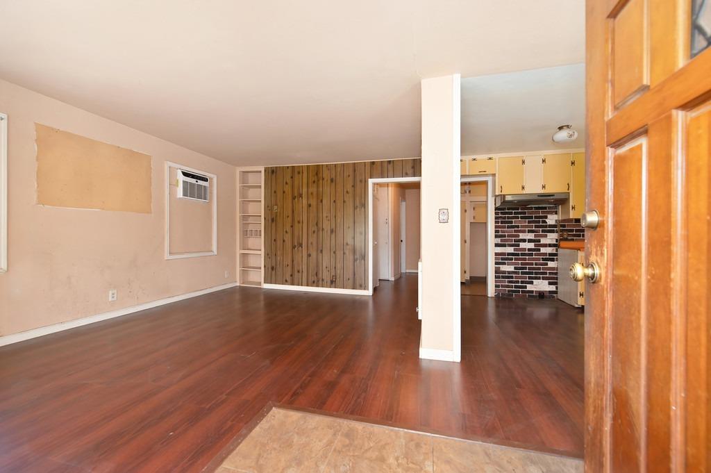 9261 Golden Gate Avenue