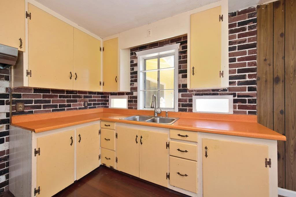 9261 Golden Gate Avenue