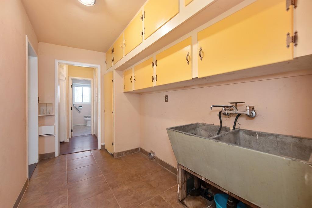 9261 Golden Gate Avenue