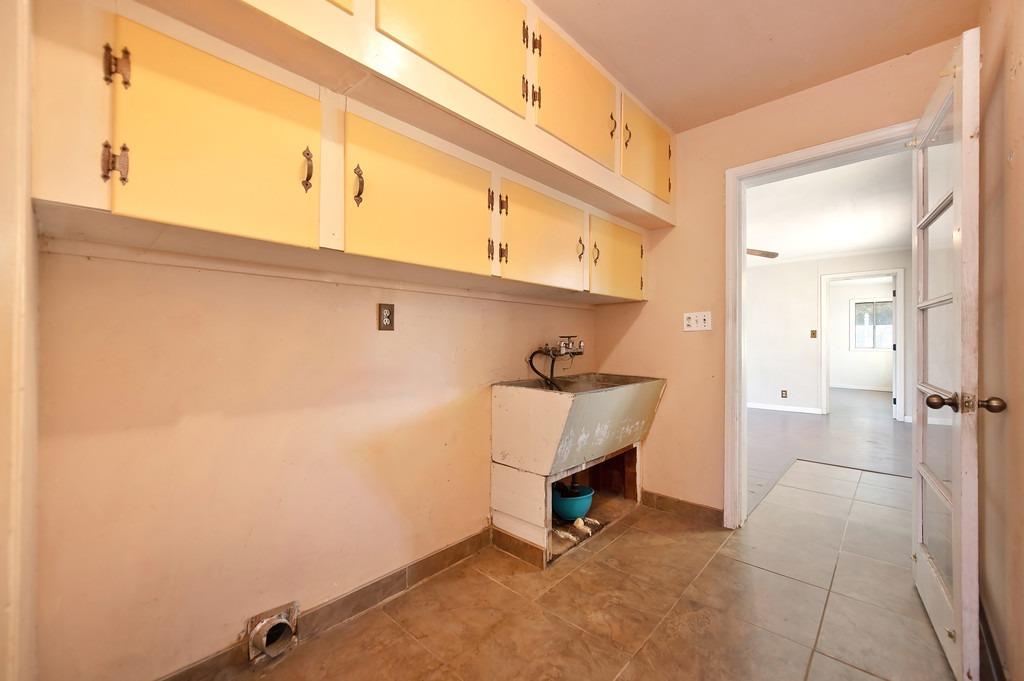 9261 Golden Gate Avenue