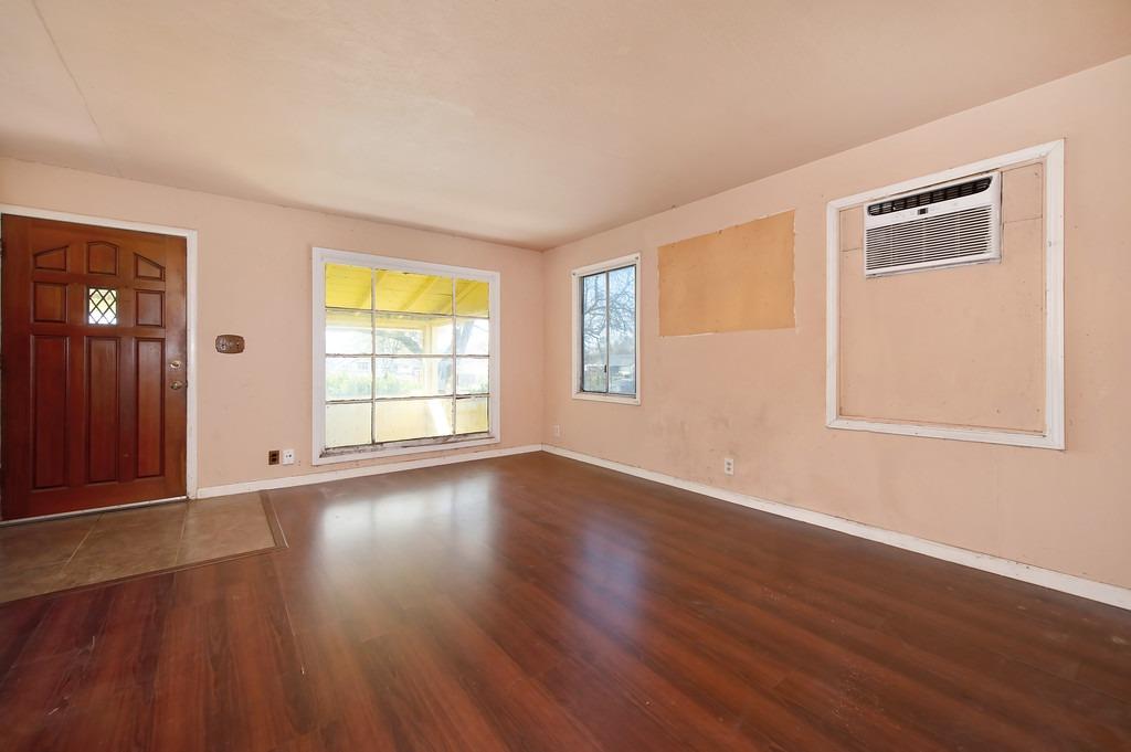 9261 Golden Gate Avenue