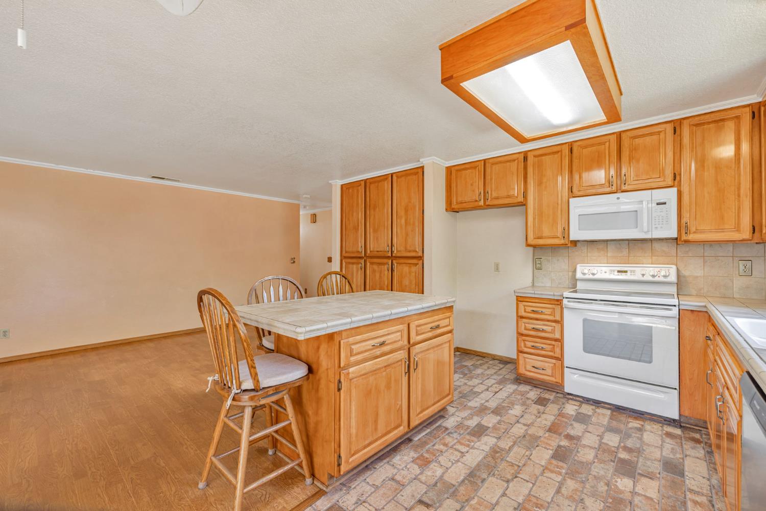 6818 Flaming Arrow Drive