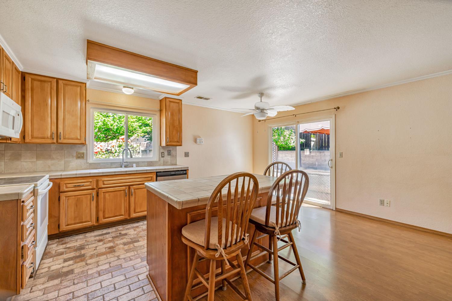 6818 Flaming Arrow Drive