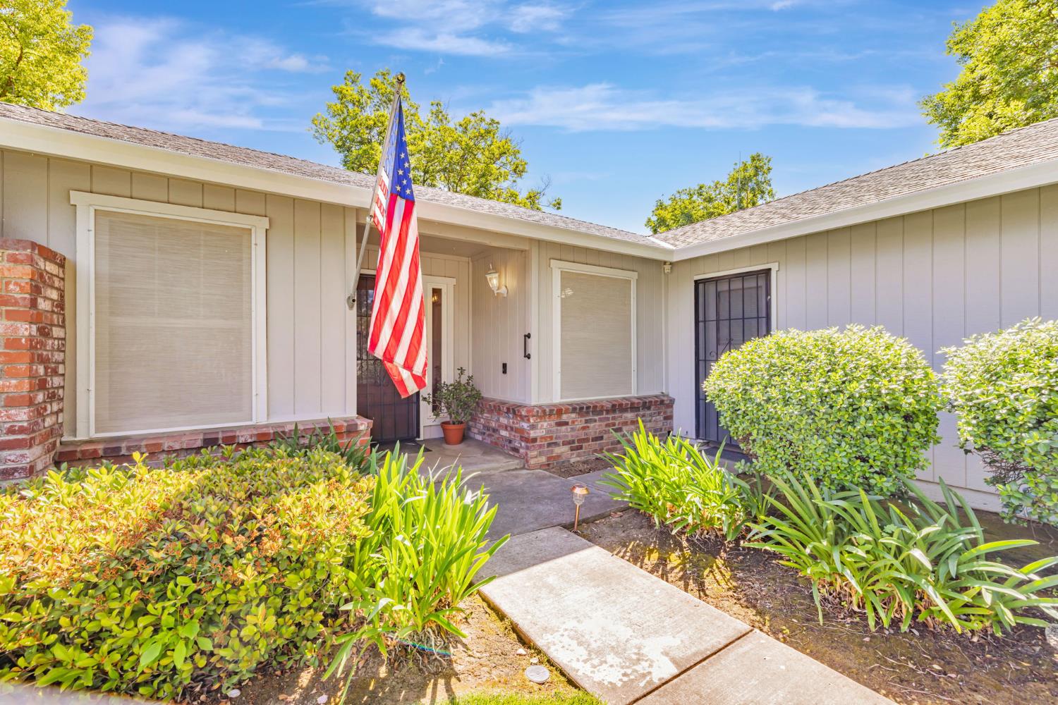 6818 Flaming Arrow Drive