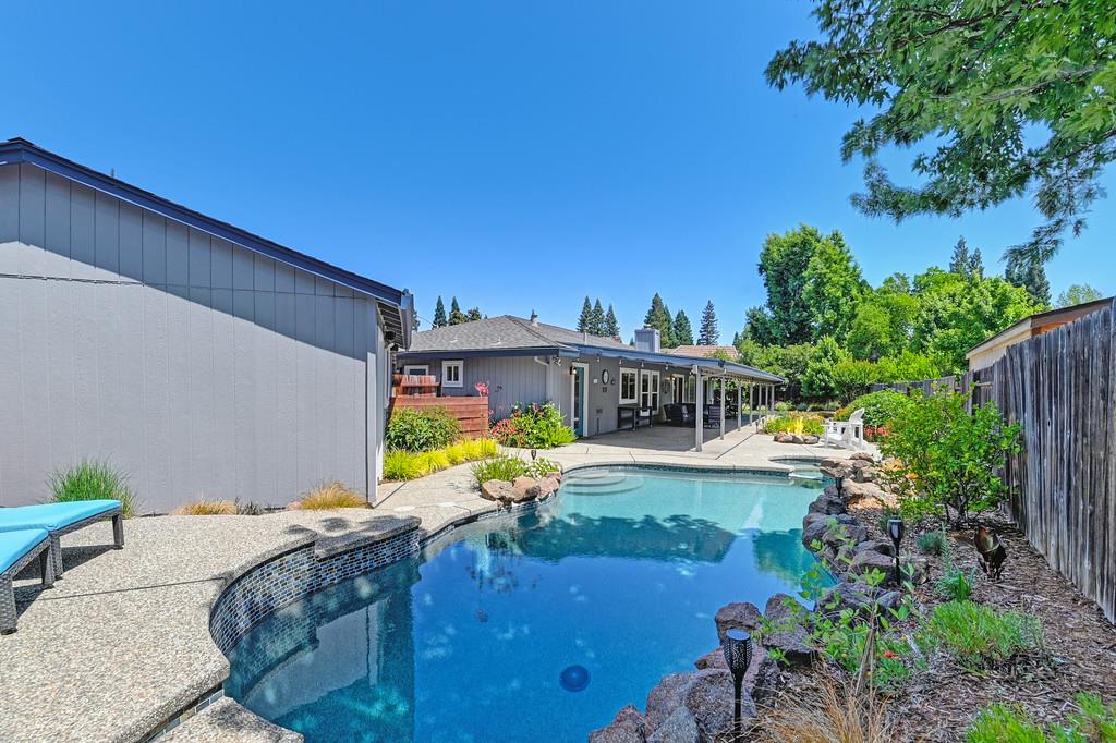 305 Saint Charles Court