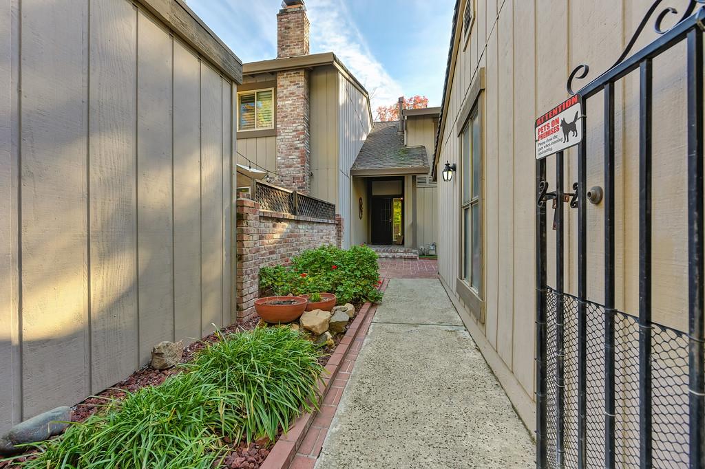 6902 Monticello Court