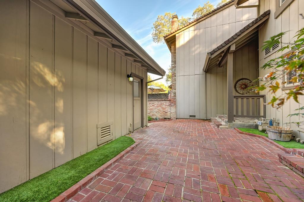 6902 Monticello Court