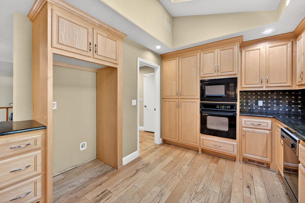 2017 Oak Hill Lane