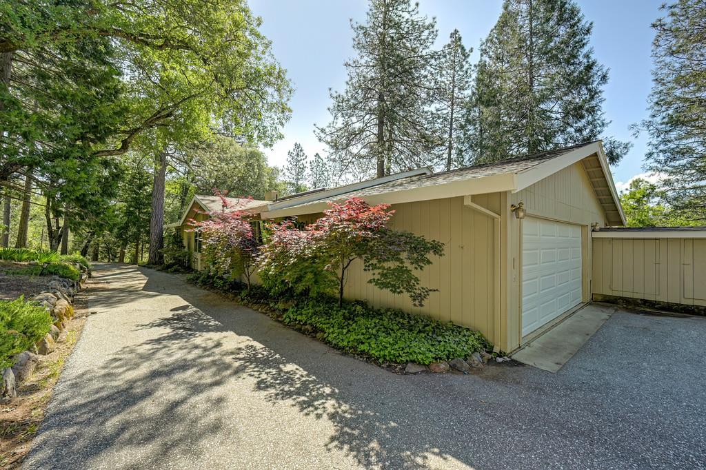 2017 Oak Hill Lane
