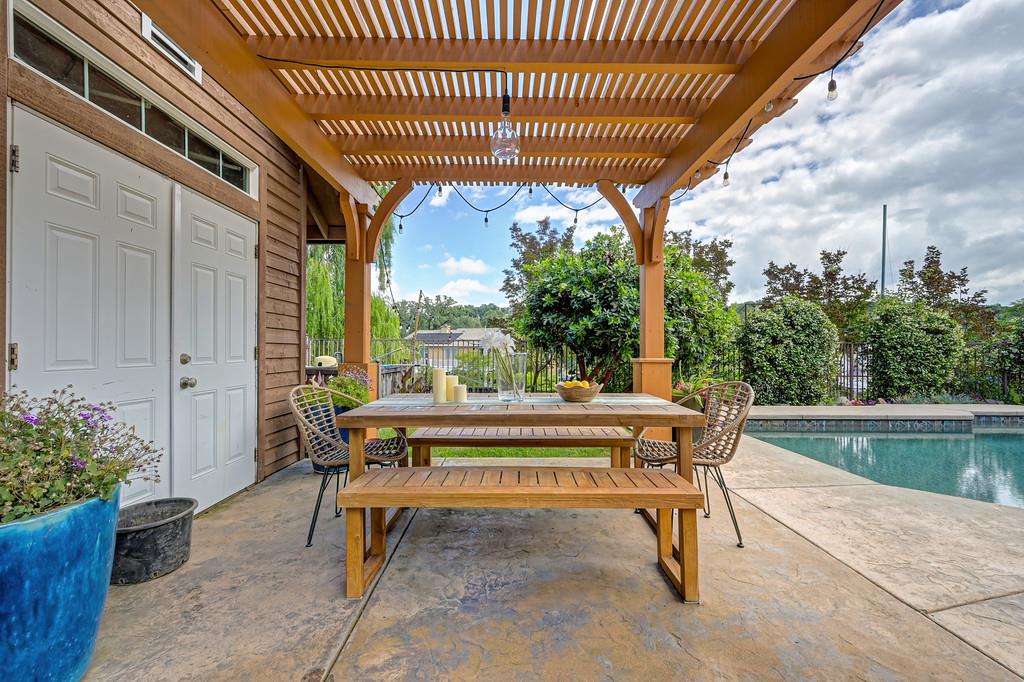 2945 Bridlewood Drive