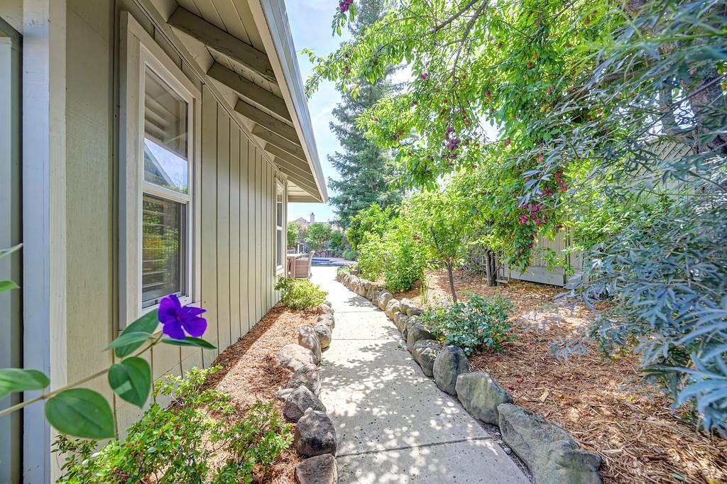 2218 Mclaren Drive