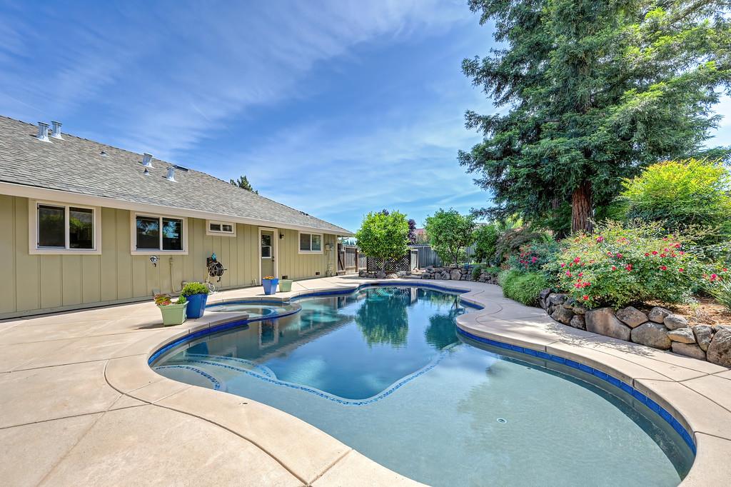 2218 Mclaren Drive
