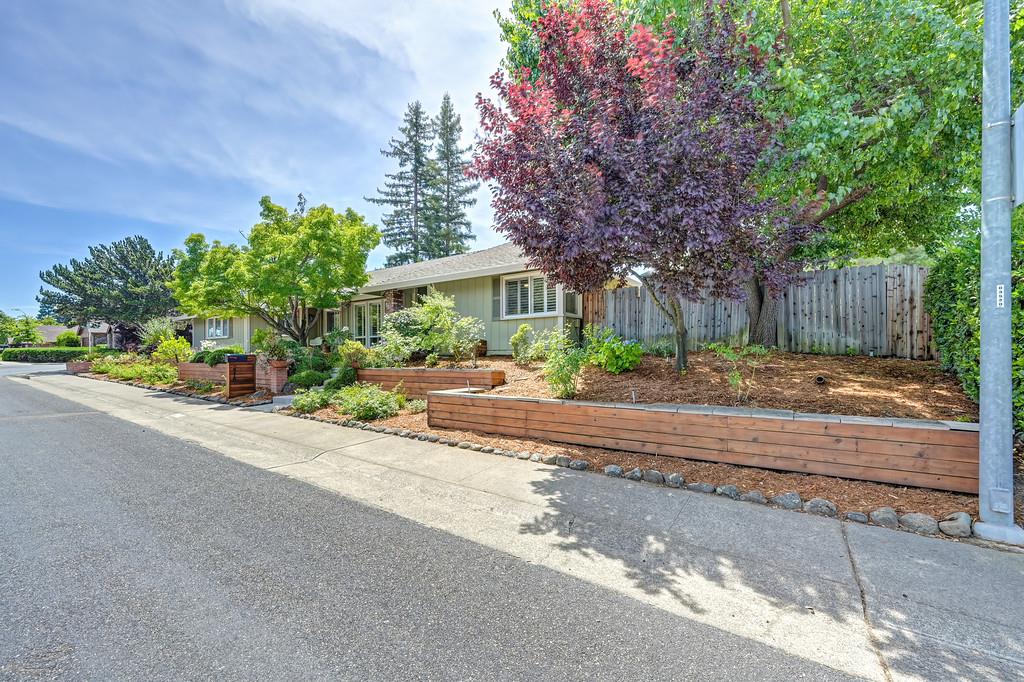 2218 Mclaren Drive