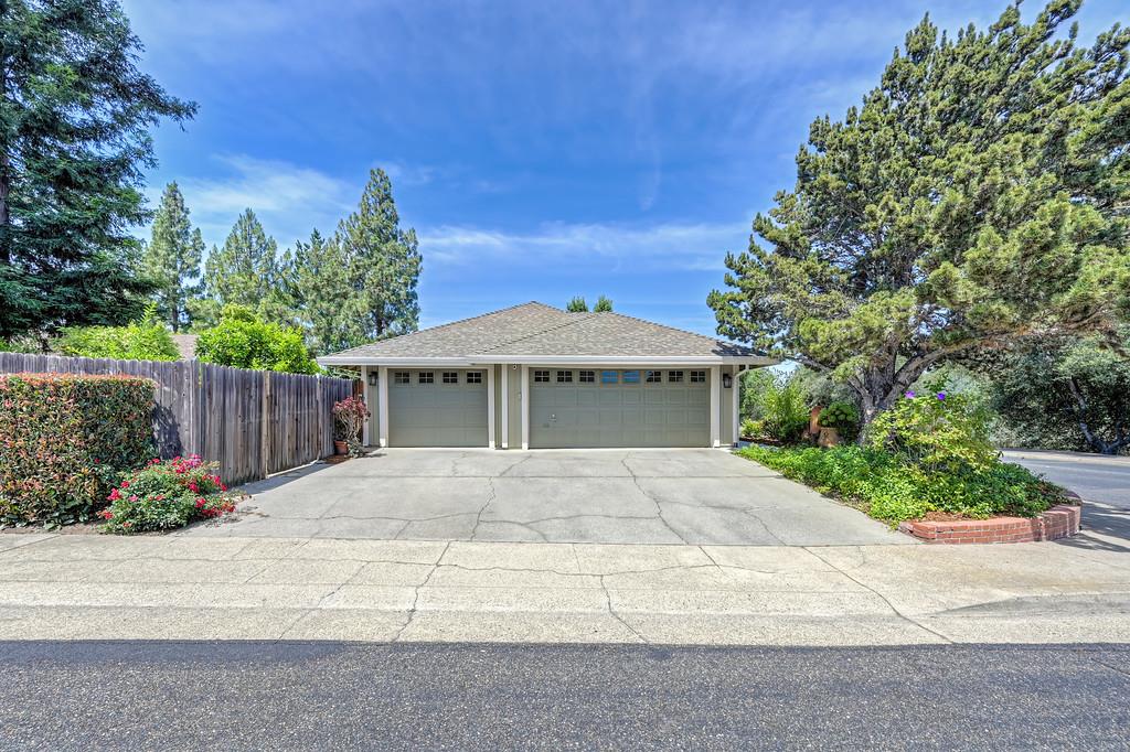 2218 Mclaren Drive